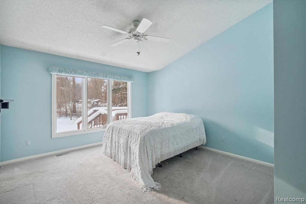 35083 KNOLLWOOD Lane, Farmington Hills, MI 48335 — Photo 9