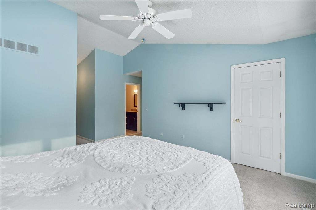 35083 KNOLLWOOD Lane, Farmington Hills, MI 48335 — Photo 10