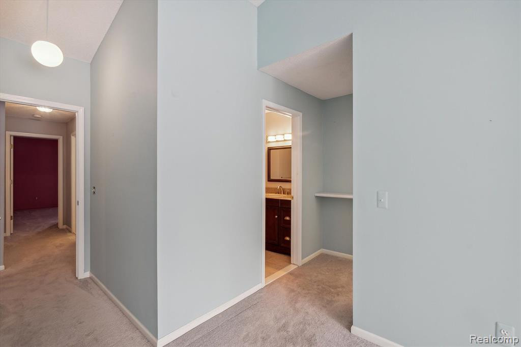 35083 KNOLLWOOD Lane, Farmington Hills, MI 48335 — Photo 11