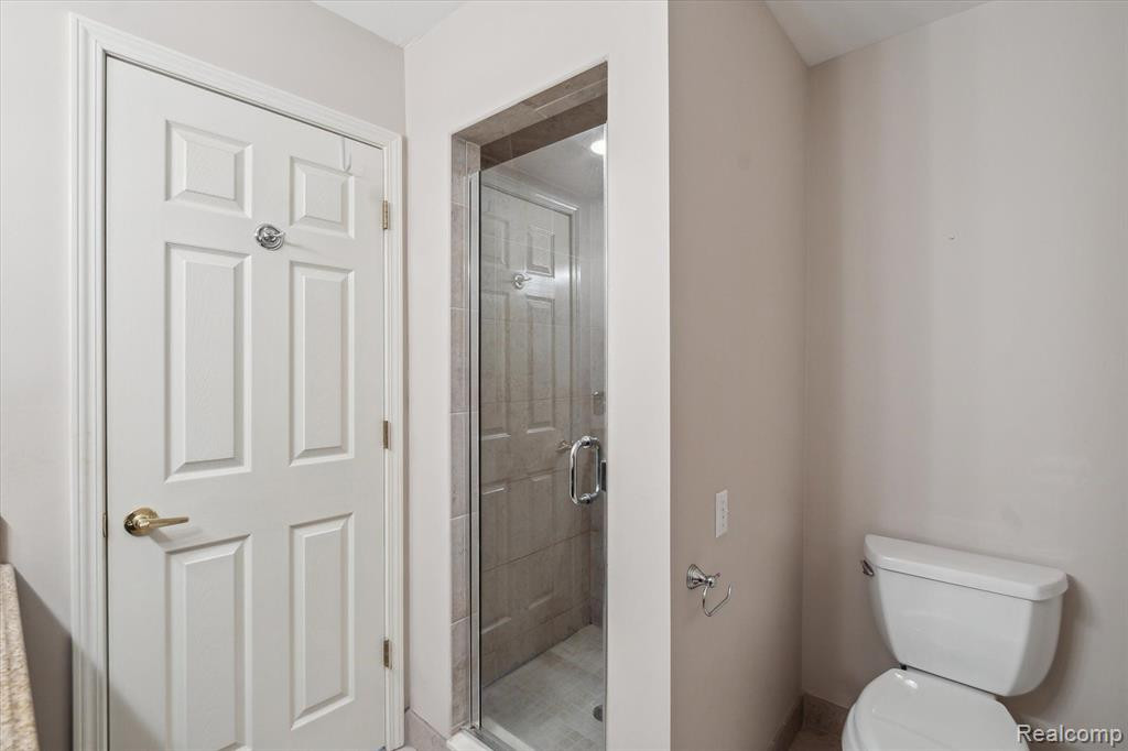 35083 KNOLLWOOD Lane, Farmington Hills, MI 48335 — Photo 15