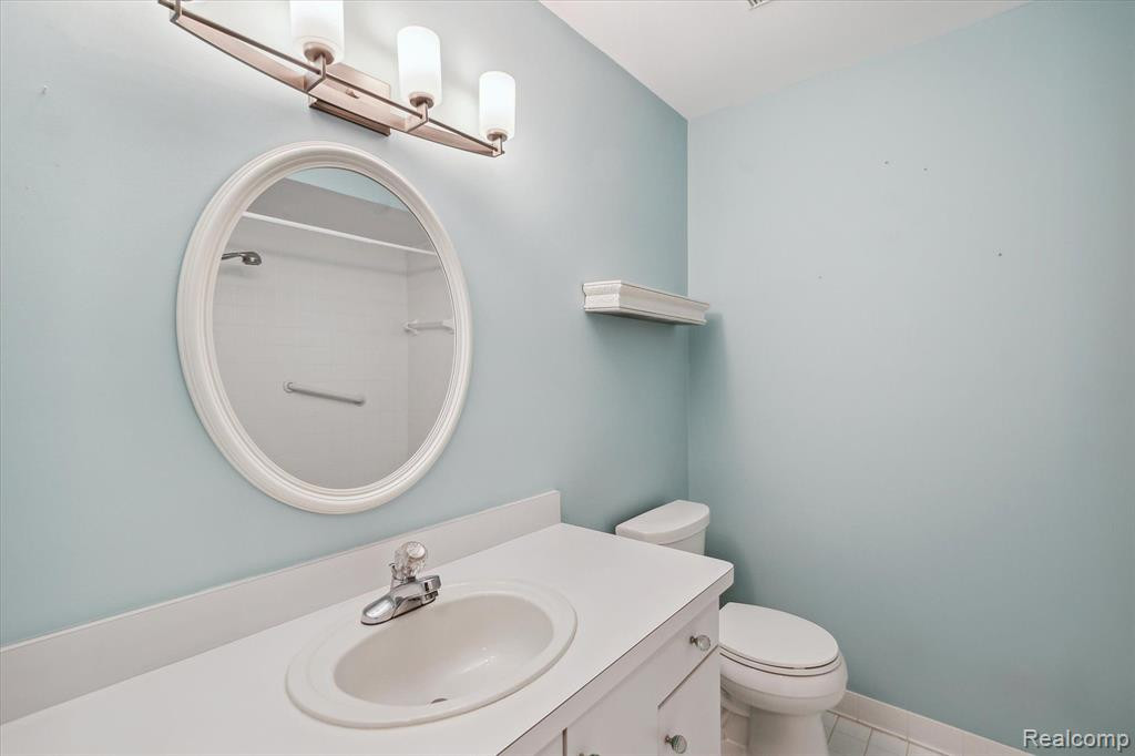 35083 KNOLLWOOD Lane, Farmington Hills, MI 48335 — Photo 18