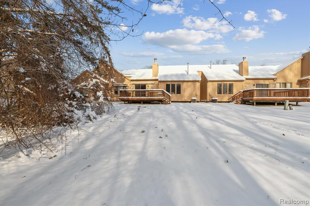 35083 KNOLLWOOD Lane, Farmington Hills, MI 48335 — Photo 27