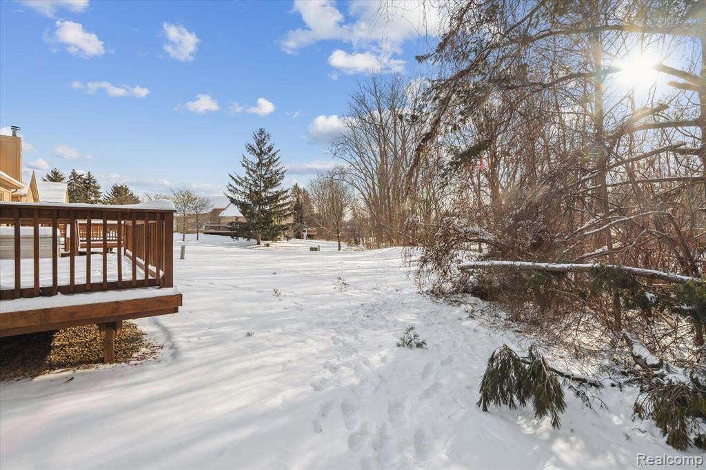 35083 KNOLLWOOD Lane, Farmington Hills, MI 48335 — Photo 28