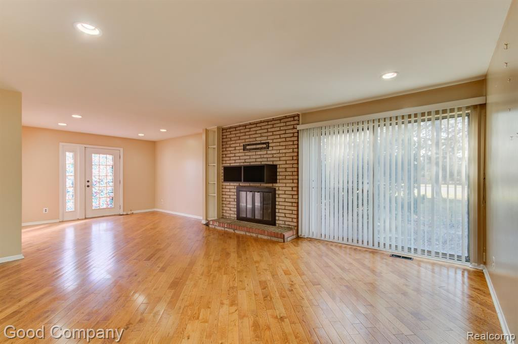 5245 BERWYCK Drive, Troy, MI 48085 — Photo 2