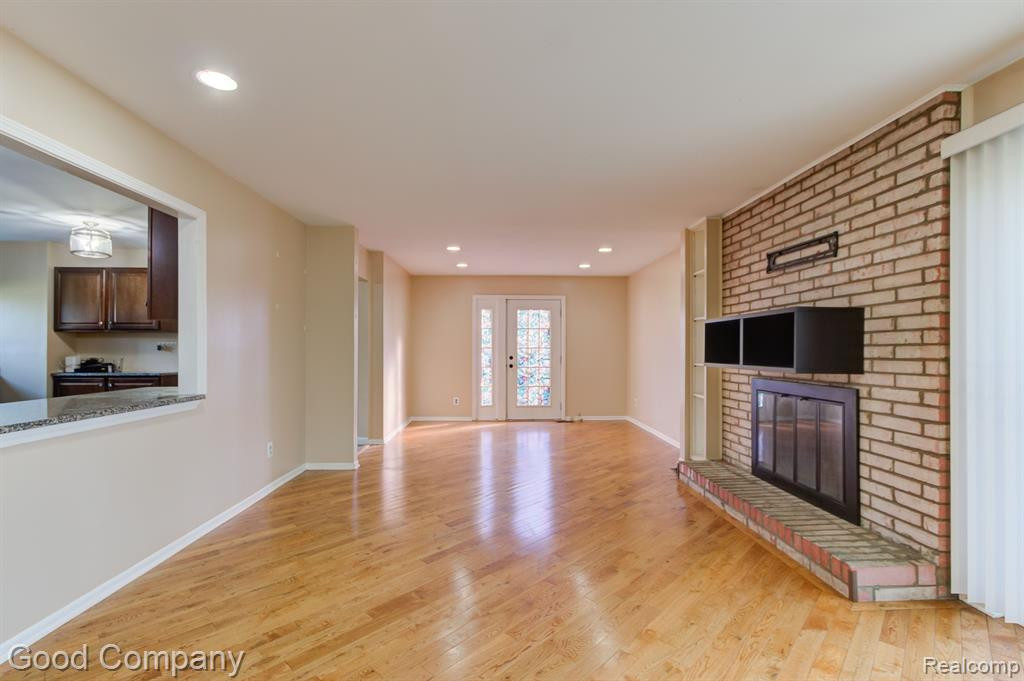 5245 BERWYCK Drive, Troy, MI 48085 — Photo 3