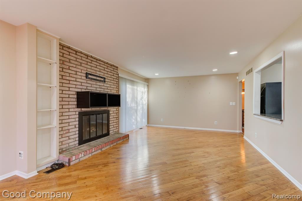5245 BERWYCK Drive, Troy, MI 48085 — Photo 7