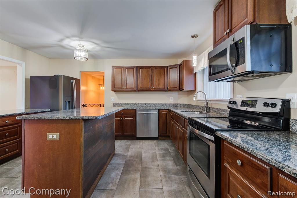 5245 BERWYCK Drive, Troy, MI 48085 — Photo 10