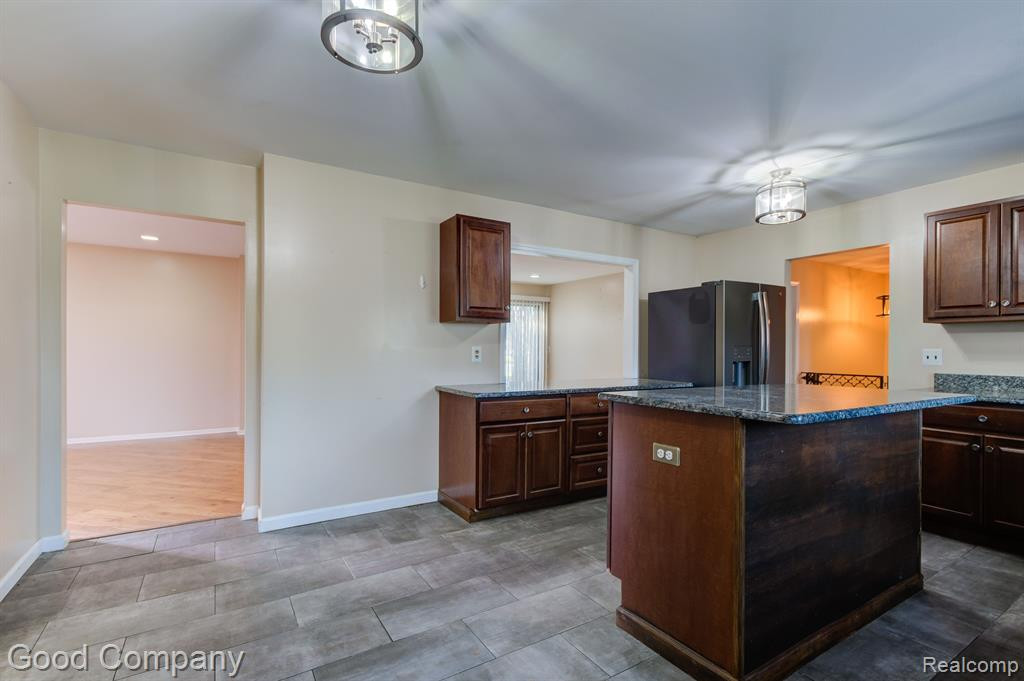 5245 BERWYCK Drive, Troy, MI 48085 — Photo 11