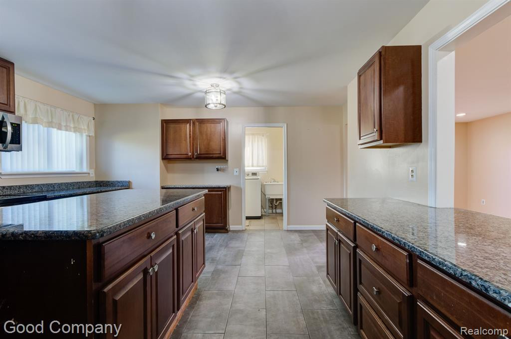 5245 BERWYCK Drive, Troy, MI 48085 — Photo 12