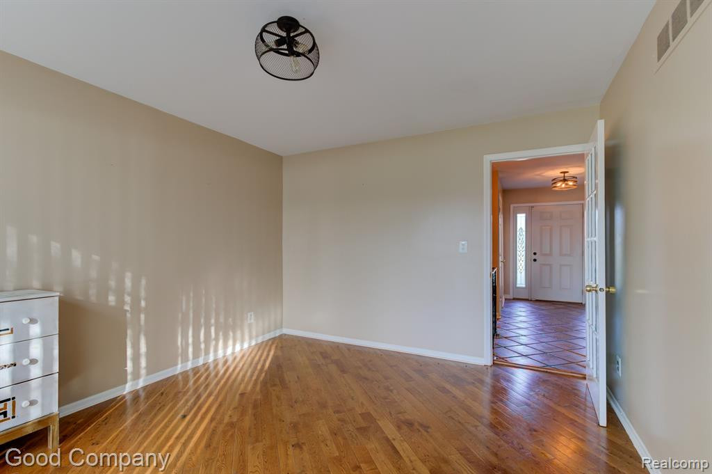 5245 BERWYCK Drive, Troy, MI 48085 — Photo 21