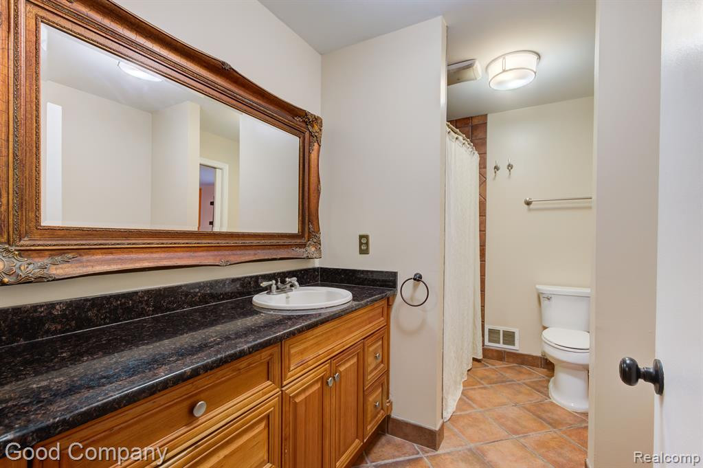5245 BERWYCK Drive, Troy, MI 48085 — Photo 24