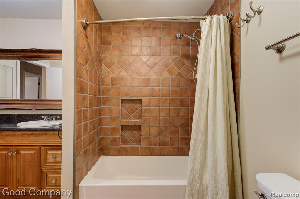 5245 BERWYCK Drive, Troy, MI 48085 — Photo 25