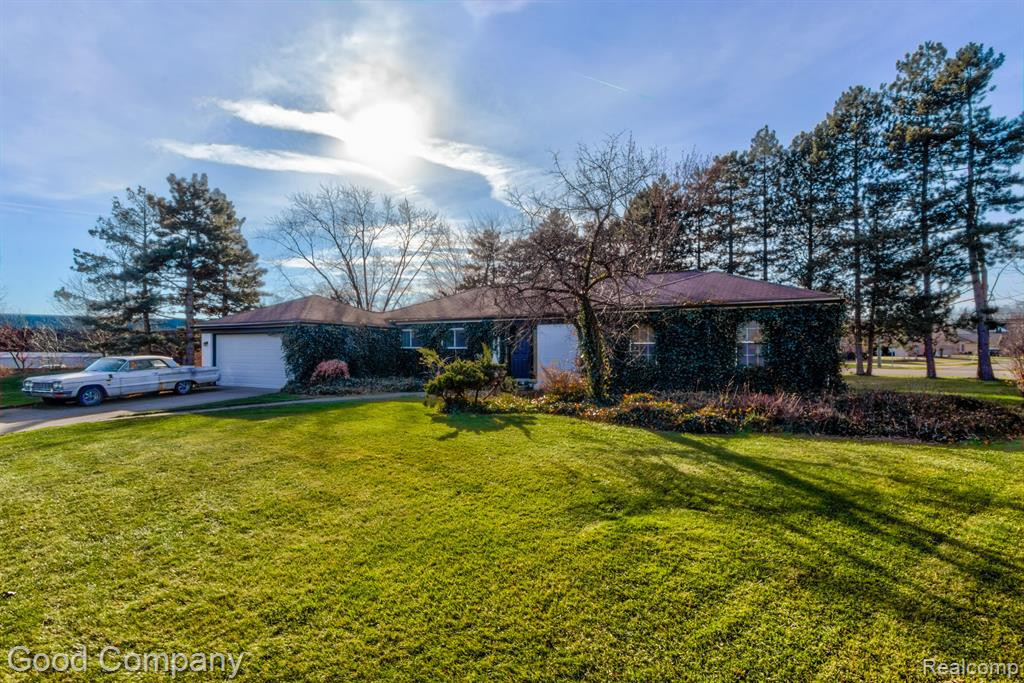5245 BERWYCK Drive, Troy, MI 48085 — Photo 37