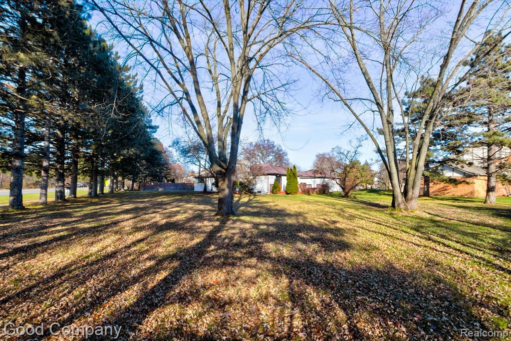 5245 BERWYCK Drive, Troy, MI 48085 — Photo 42