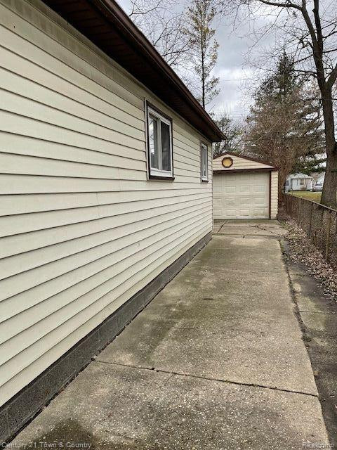 8220 LOZIER Avenue, Warren, MI 48089 — Photo 2