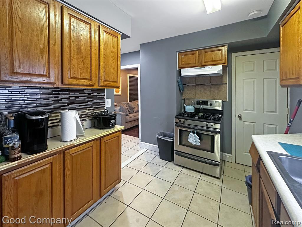 642 N PERRY Street, Pontiac, MI 48342 — Photo 8