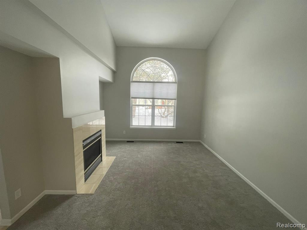 38156 SARATOGA Circle, Farmington Hills, MI 48331 — Photo 2
