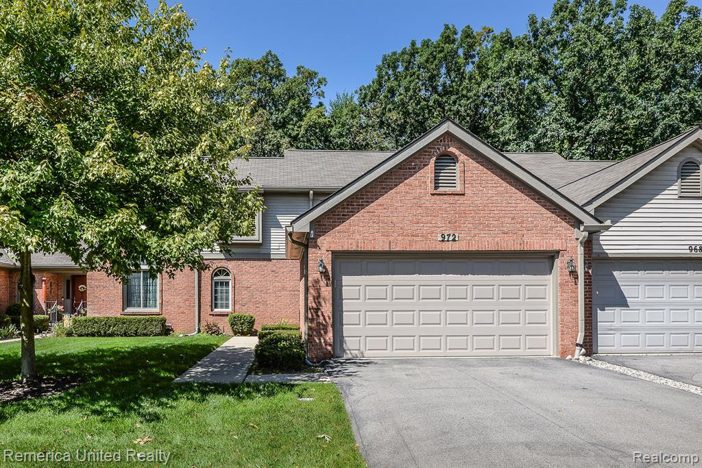 972 ROSEWOOD Court, 72, Brighton, MI 48116 — front exterior
