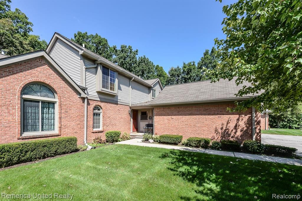 972 ROSEWOOD Court, 72, Brighton, MI 48116 — Photo 2