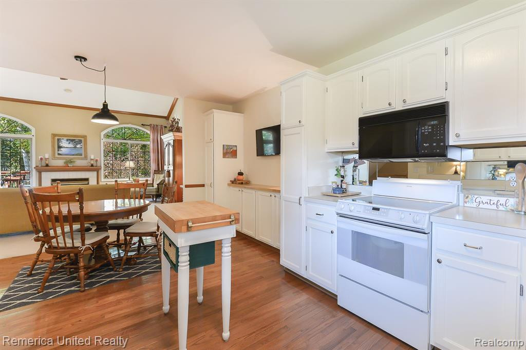 972 ROSEWOOD Court, 72, Brighton, MI 48116 — Photo 27