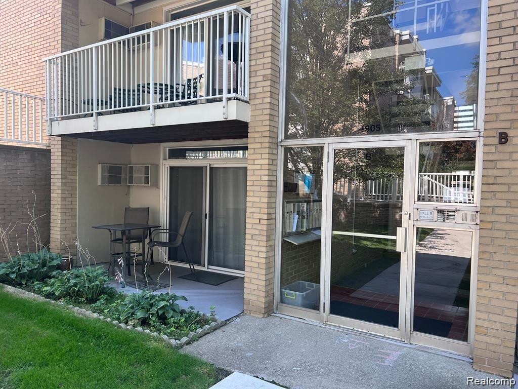 4905 N Crooks Road, B1, Royal Oak, MI 48073 — front exterior