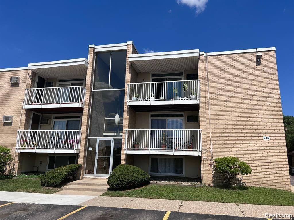 4905 N Crooks Road, B1, Royal Oak, MI 48073 — Photo 2
