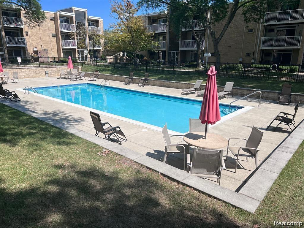 4905 N Crooks Road, B1, Royal Oak, MI 48073 — Photo 17