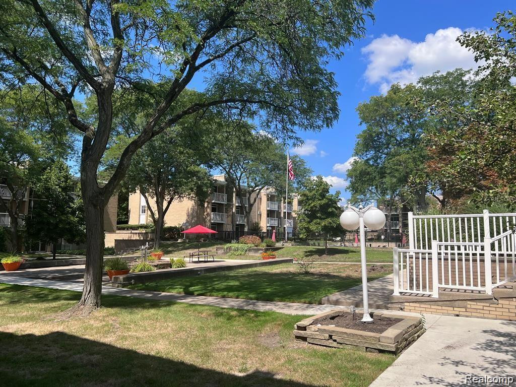 4905 N Crooks Road, B1, Royal Oak, MI 48073 — Photo 18