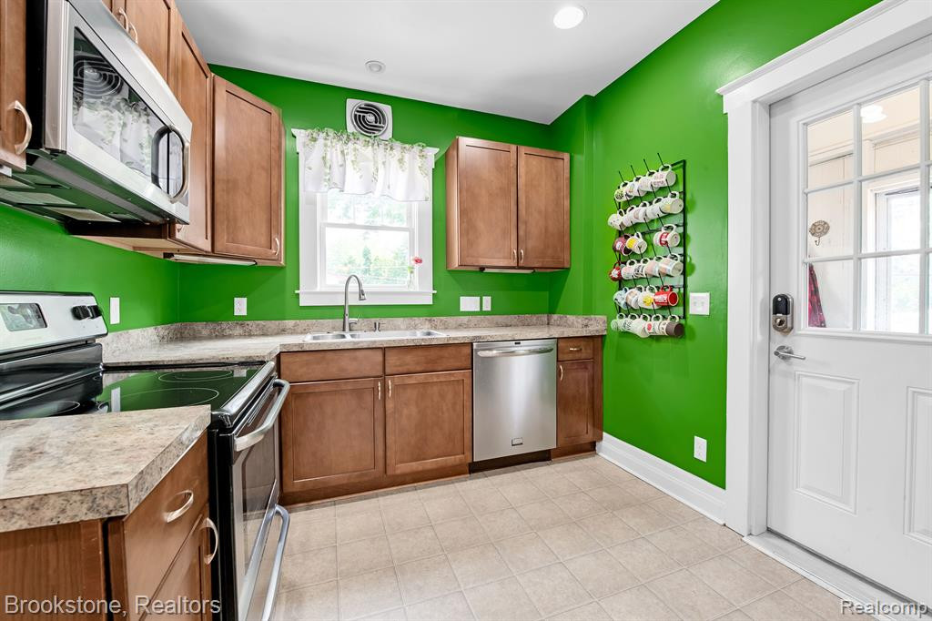 622 BALDWIN Avenue, Royal Oak, MI 48067 — Photo 12
