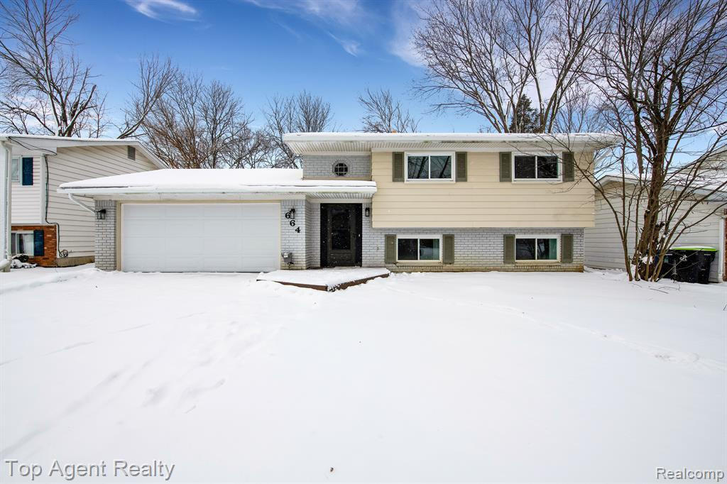 664 JAMESTOWN Road, Auburn Hills, MI 48326 — Photo 2