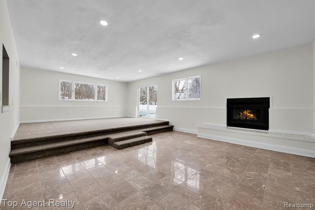 664 JAMESTOWN Road, Auburn Hills, MI 48326 — Photo 8