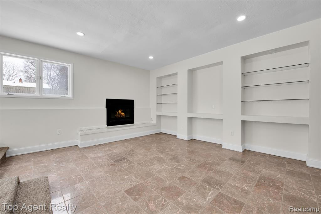 664 JAMESTOWN Road, Auburn Hills, MI 48326 — Photo 10
