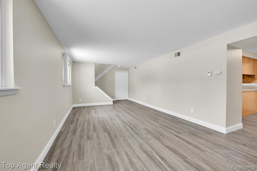 664 JAMESTOWN Road, Auburn Hills, MI 48326 — Photo 11