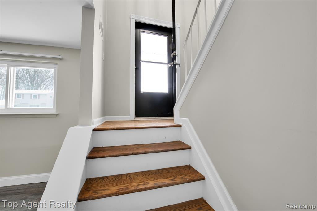 664 JAMESTOWN Road, Auburn Hills, MI 48326 — Photo 13
