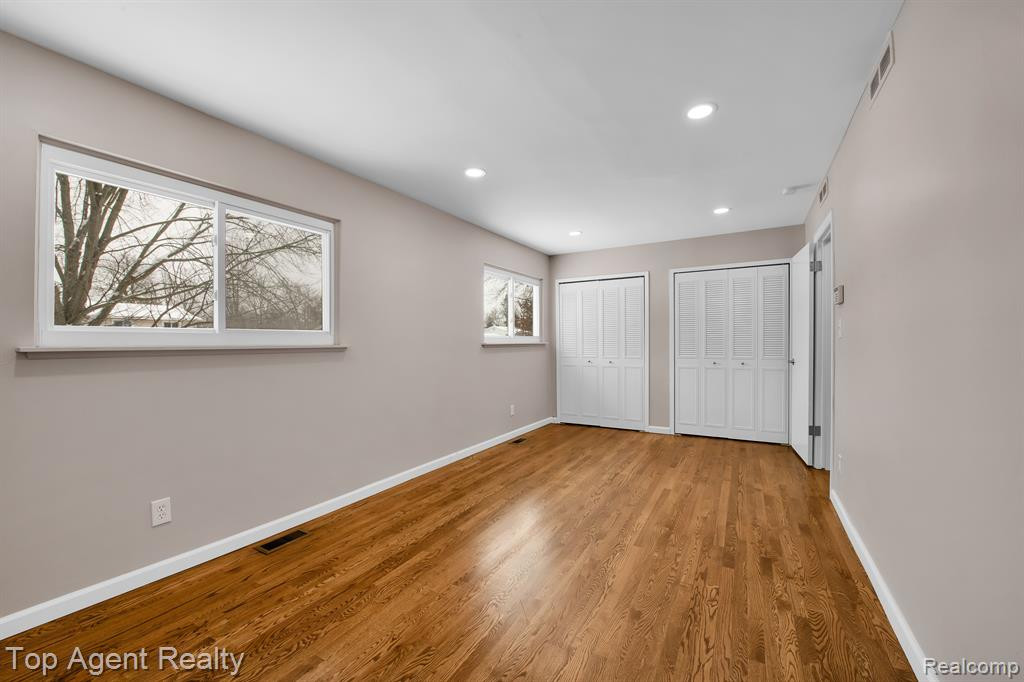 664 JAMESTOWN Road, Auburn Hills, MI 48326 — Photo 18