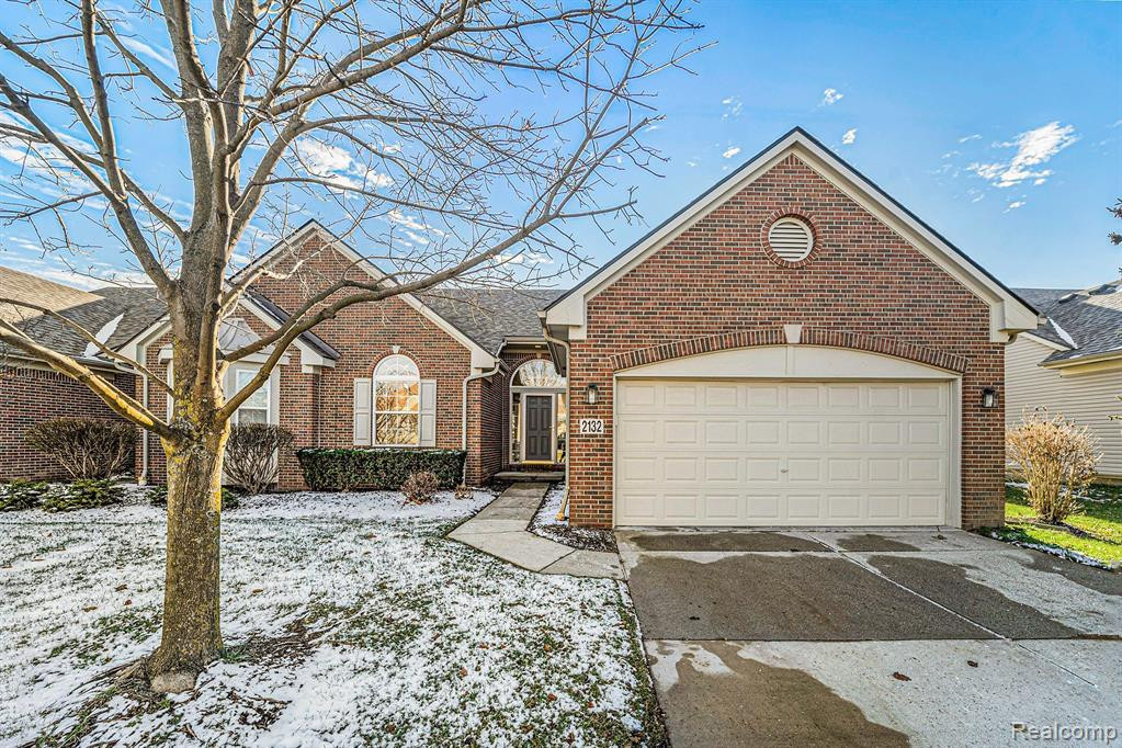 2132 RED MAPLE Lane, Commerce Twp, MI 48390 — Photo 2