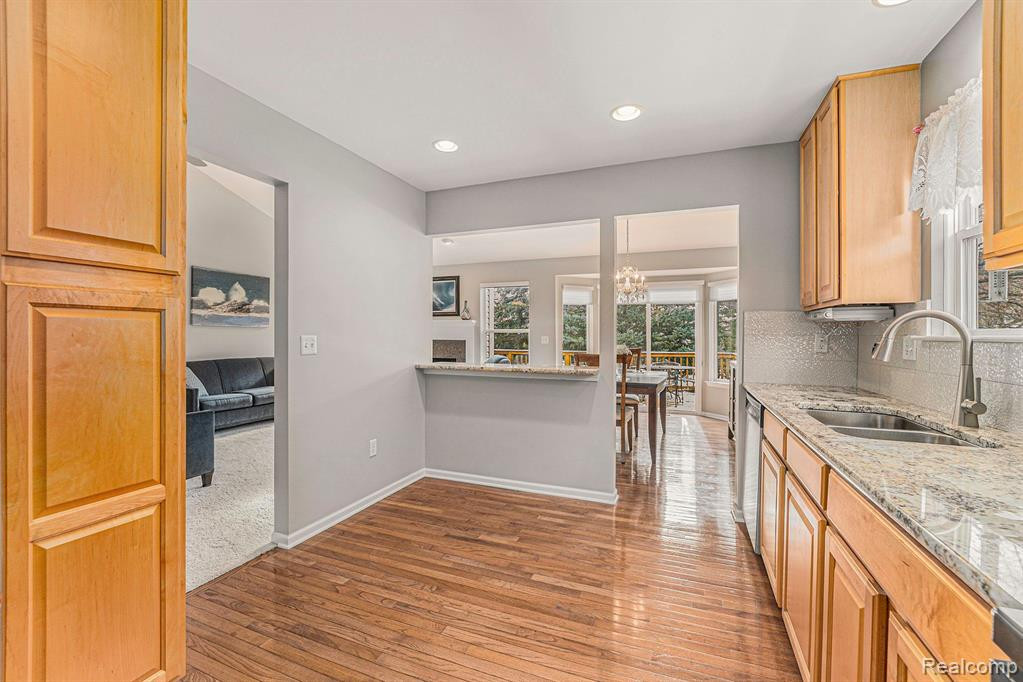 2132 RED MAPLE Lane, Commerce Twp, MI 48390 — Photo 8