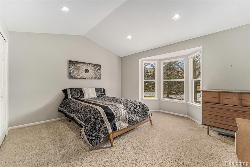2132 RED MAPLE Lane, Commerce Twp, MI 48390 — Photo 15