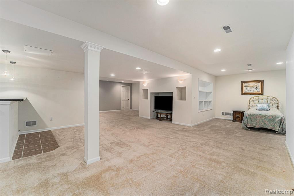 2132 RED MAPLE Lane, Commerce Twp, MI 48390 — Photo 18