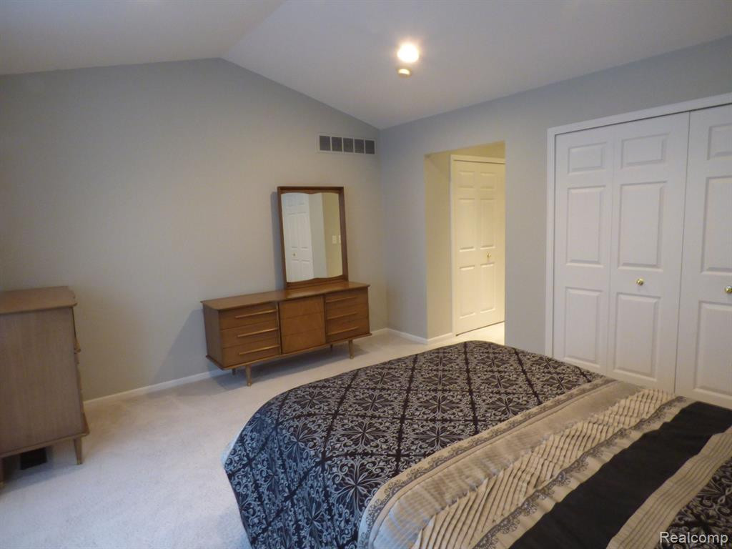 2132 RED MAPLE Lane, Commerce Twp, MI 48390 — Photo 27