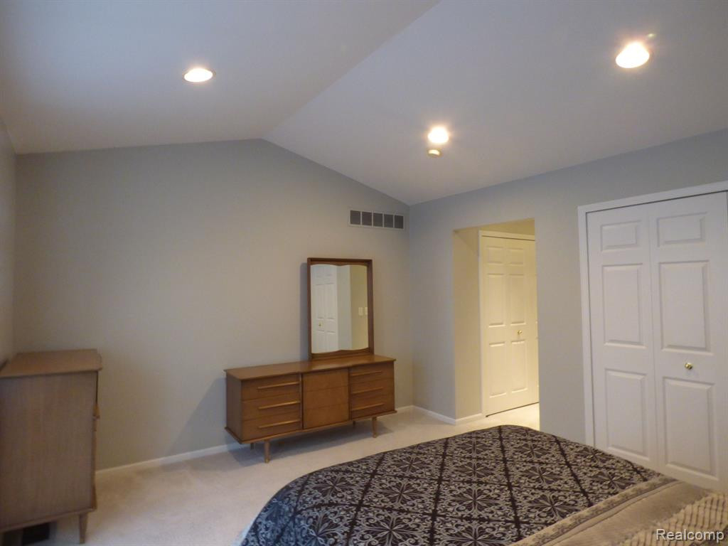 2132 RED MAPLE Lane, Commerce Twp, MI 48390 — Photo 28