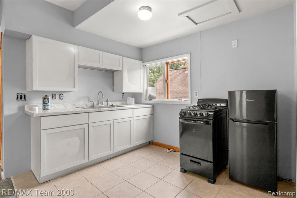 4154 MAYFAIR Street, Dearborn Heights, MI 48125 — Photo 4