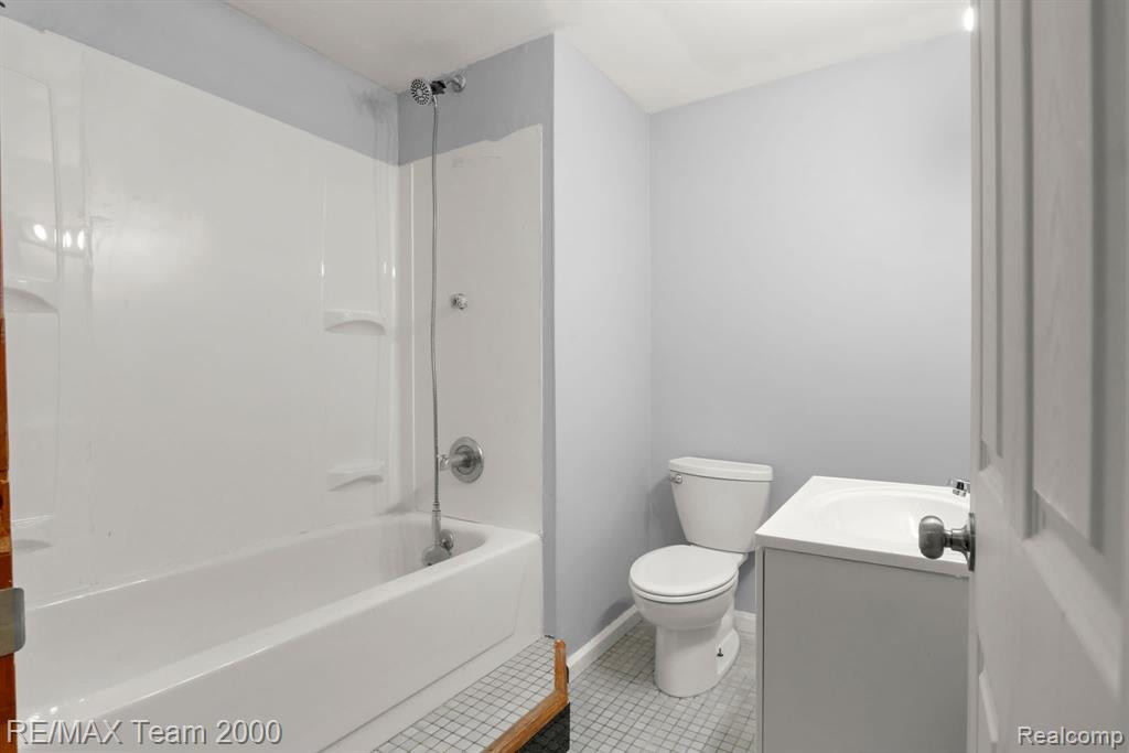 4154 MAYFAIR Street, Dearborn Heights, MI 48125 — Photo 5