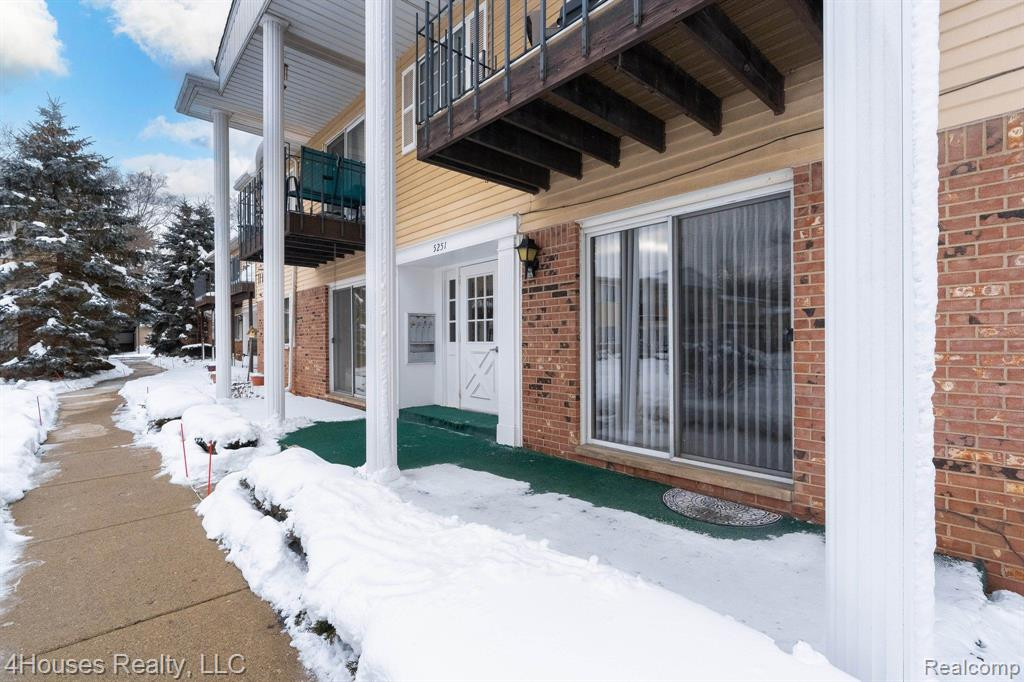 5251 HIGHLAND Road, 114, Waterford, MI 48327 — Photo 3