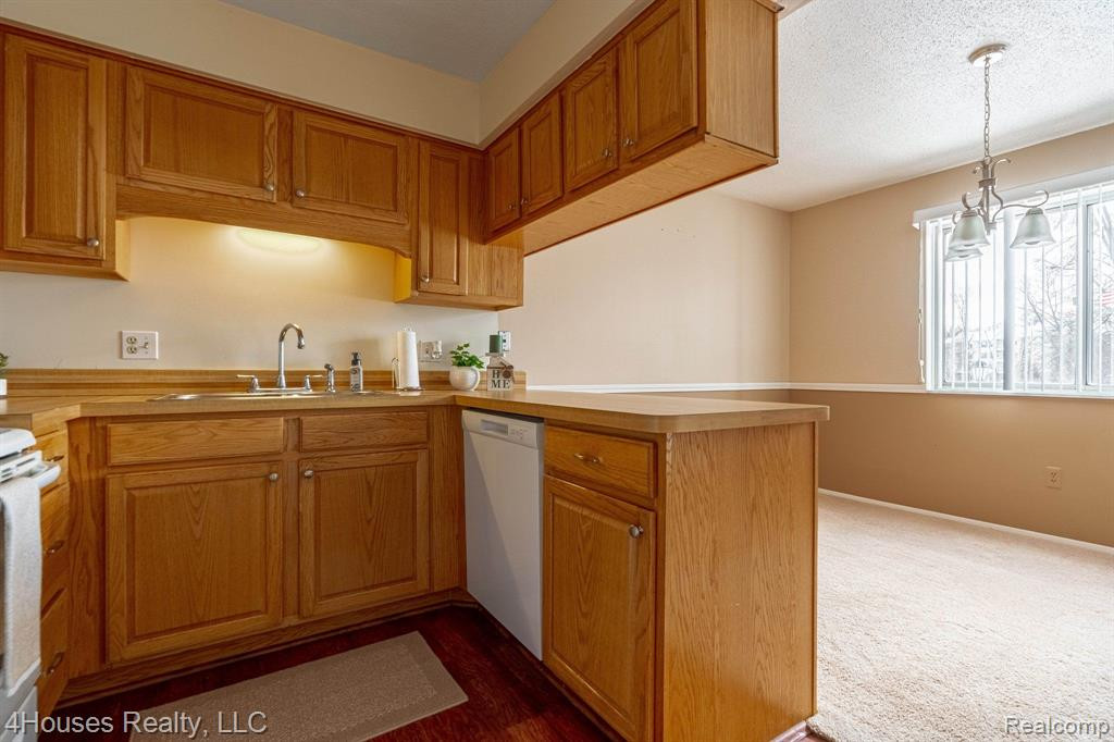 5251 HIGHLAND Road, 114, Waterford, MI 48327 — Photo 24