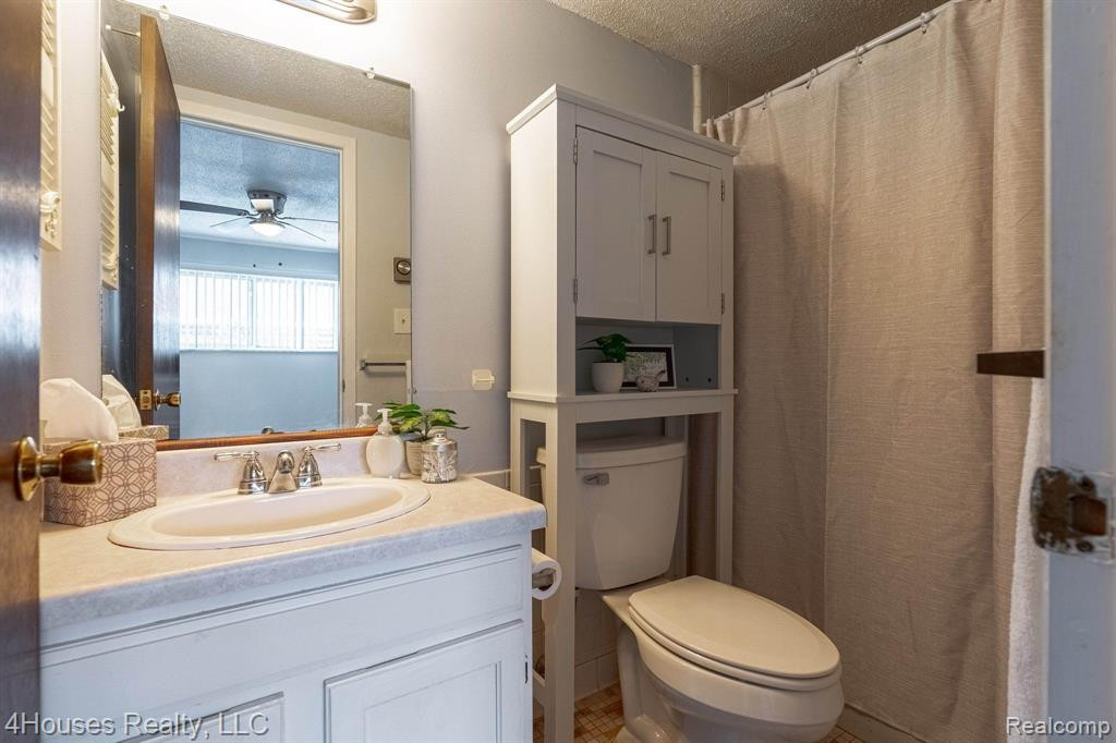 5251 HIGHLAND Road, 114, Waterford, MI 48327 — Photo 30