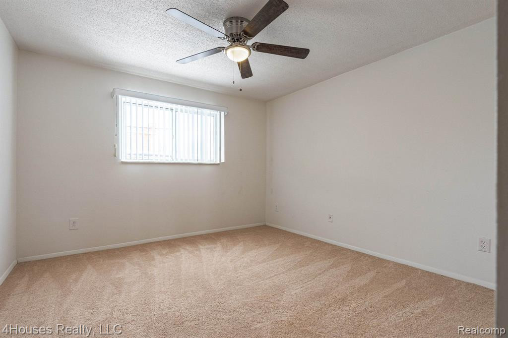 5251 HIGHLAND Road, 114, Waterford, MI 48327 — Photo 32