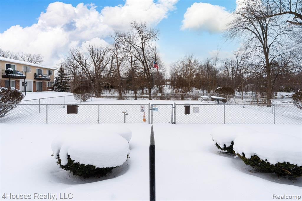 5251 HIGHLAND Road, 114, Waterford, MI 48327 — Photo 40