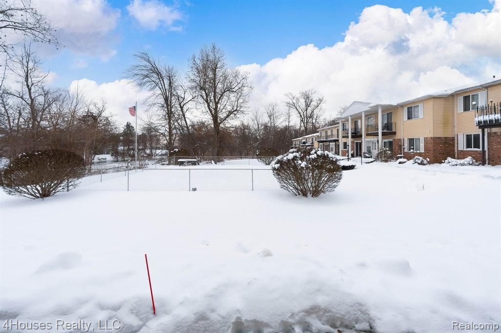 5251 HIGHLAND Road, 114, Waterford, MI 48327 — Photo 41