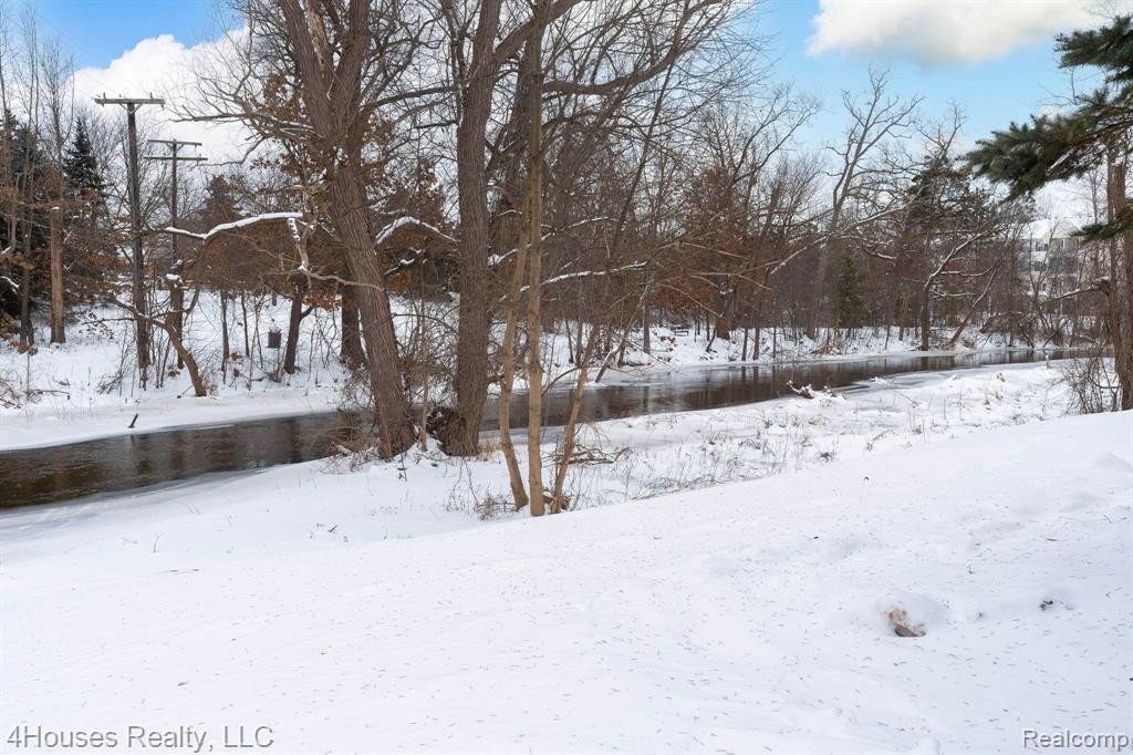 5251 HIGHLAND Road, 114, Waterford, MI 48327 — Photo 43